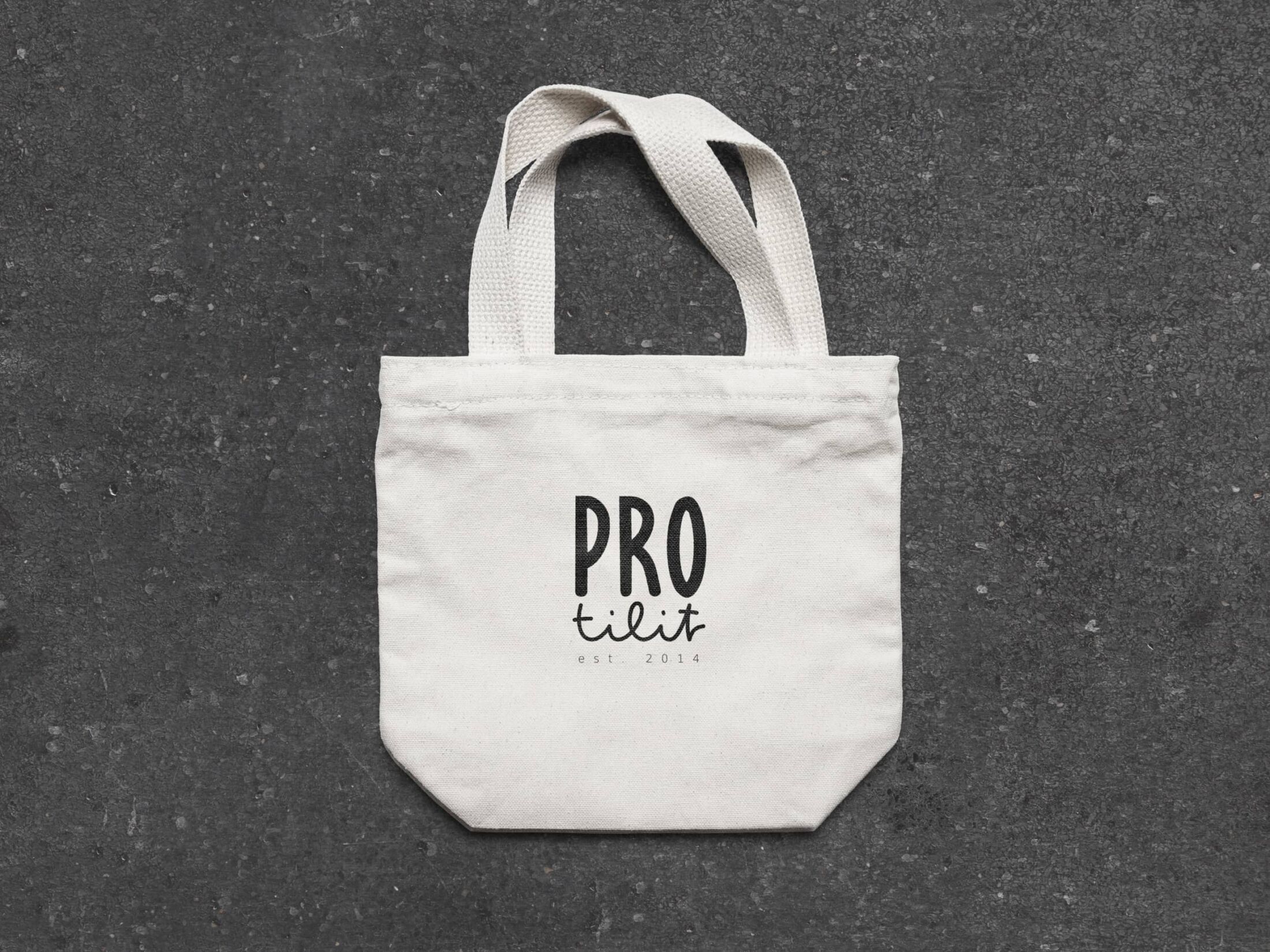 Logon suunnittelu Pro-tilit-logo-kangaskassi Logon suunnittelu Pro-tilit-logo-kangaskassi