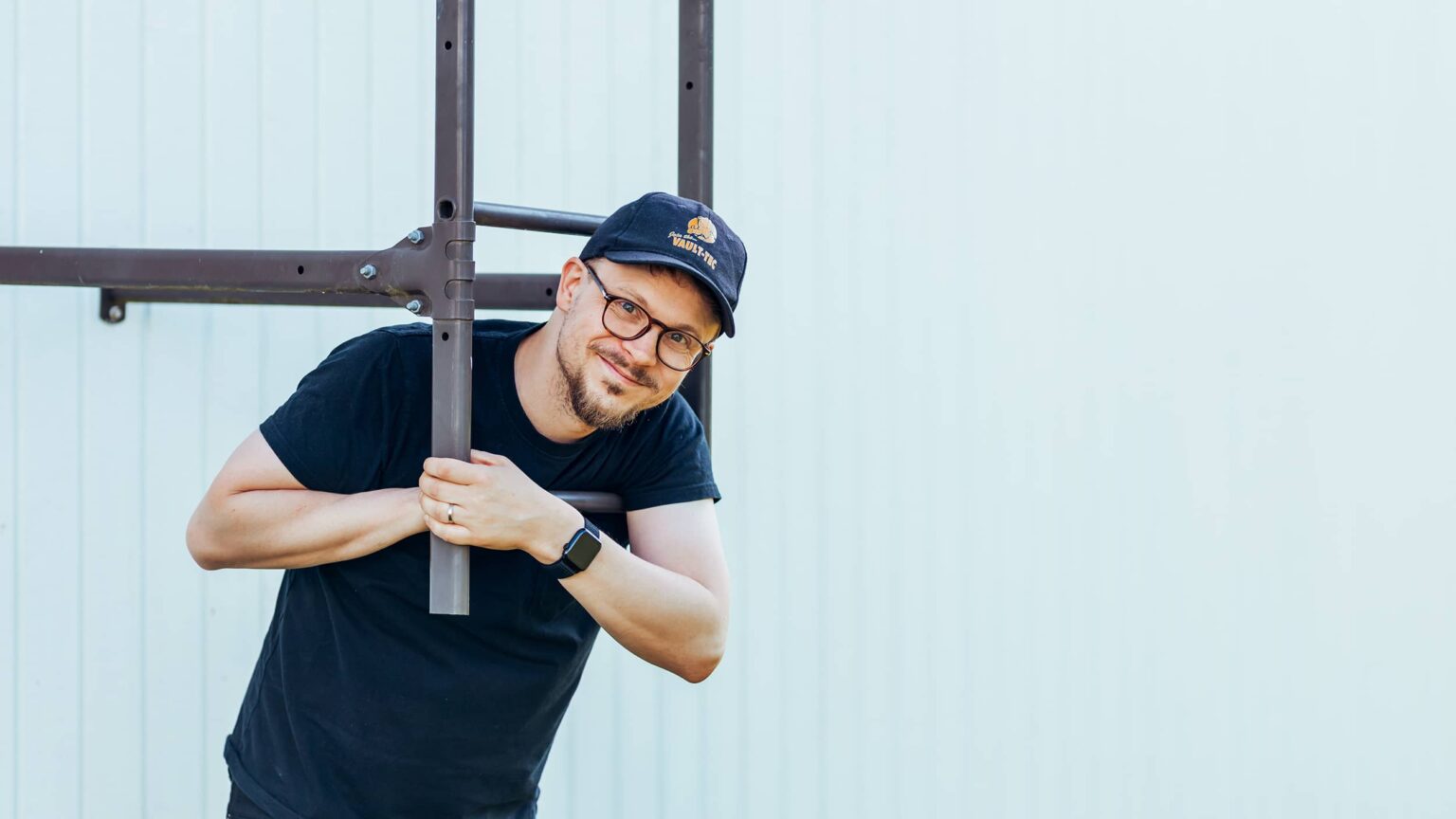 Valokuvaaja-Jyväskylä-Isberg-Design-paloportailla-hero