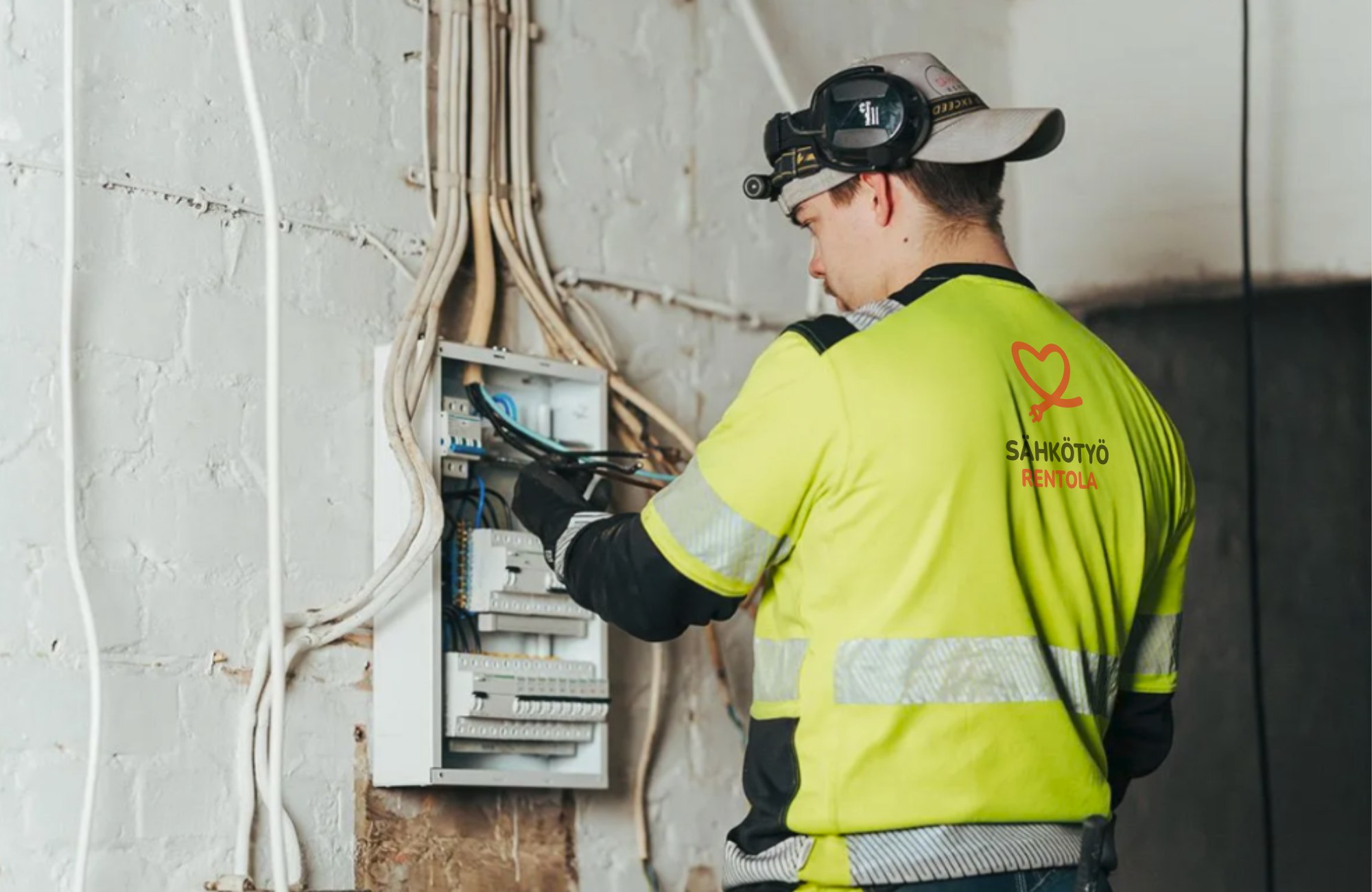 Sähkötyö Rentola uusi logo variaatio paidassa Jyväskylä